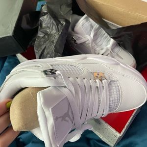Jordan 4s